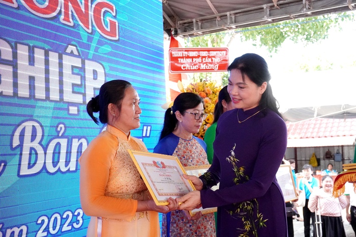 Chủ tịch Hội LHPN Việt Nam Hà Thị Nga tham dự Ngày hội phụ nữ sáng tạo - khởi nghiệp tại Cần Thơ - Ảnh 2.