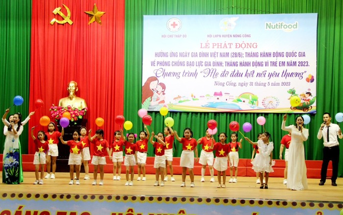 Thanh Hóa: Kết nạp 28 hội viên danh dự trong ngày Gia đình Việt Nam