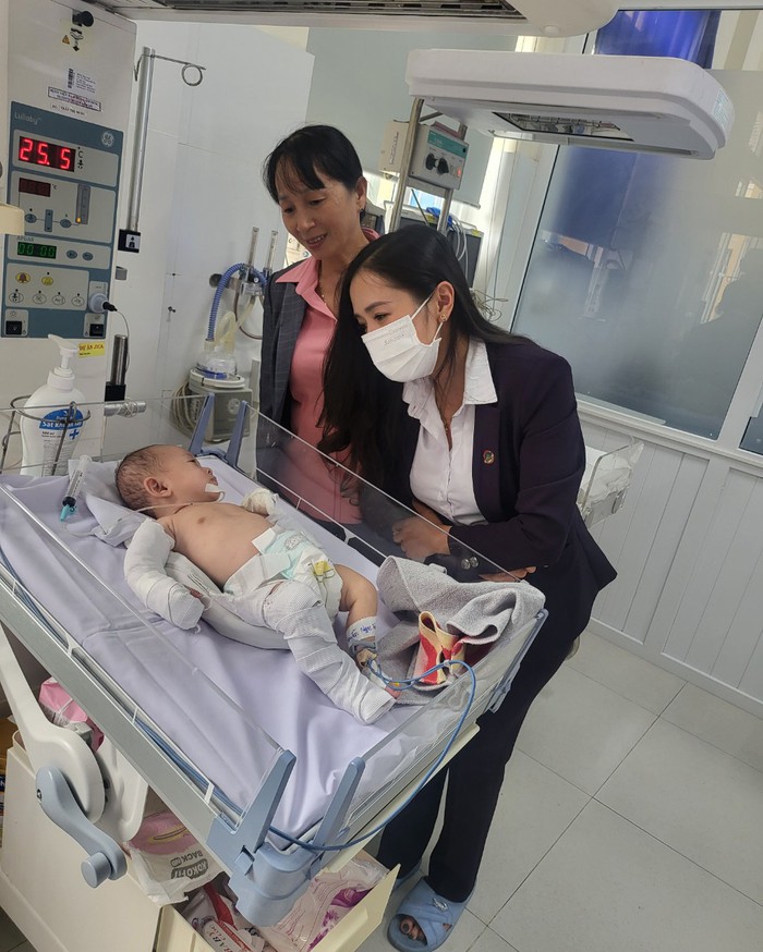 Bé gái 2 tháng tuổi bị bạo hành dã man tại Đà Lạt hiện đang hồi phục sức khỏe tốt - Ảnh 3.