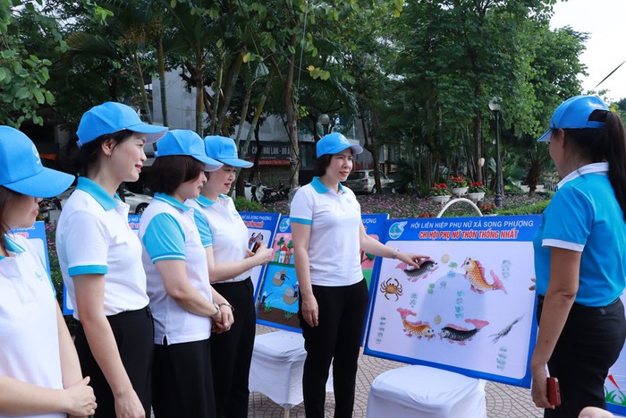 Mỗi cán bộ, hội viên phụ nữ Thủ đô là một đại sứ tuyên truyền chống rác thải nhựa - Ảnh 3.