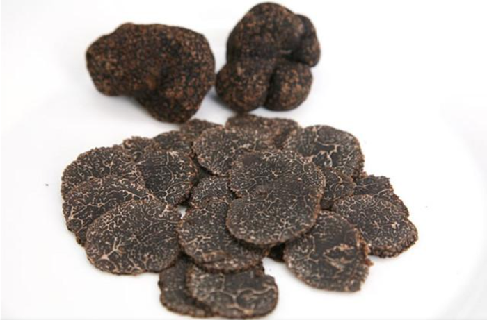 Lão nông đào được "hòn đá" đen xì tỏa mùi thơm, chuyên gia: 1 tỷ chỉ mua được 2 kg - Ảnh 5.