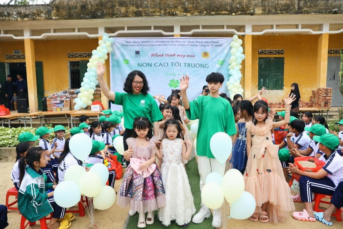 NTK Thảo Nguyễn viết tiếp ước mơ đến trường cho các em nhỏ vùng cao có hoàn cảnh khó khăn  - Ảnh 1.
