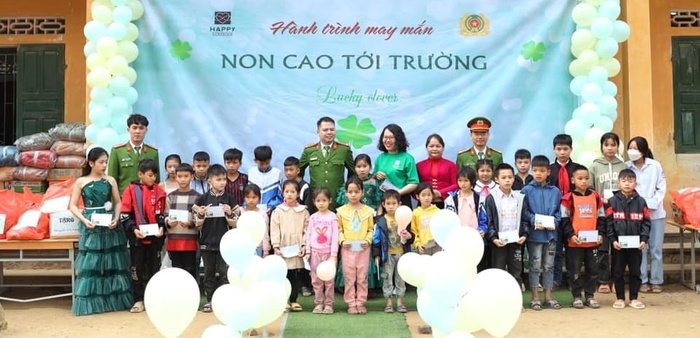 NTK Thảo Nguyễn viết tiếp ước mơ đến trường cho các em nhỏ vùng cao có hoàn cảnh khó khăn  - Ảnh 2.
