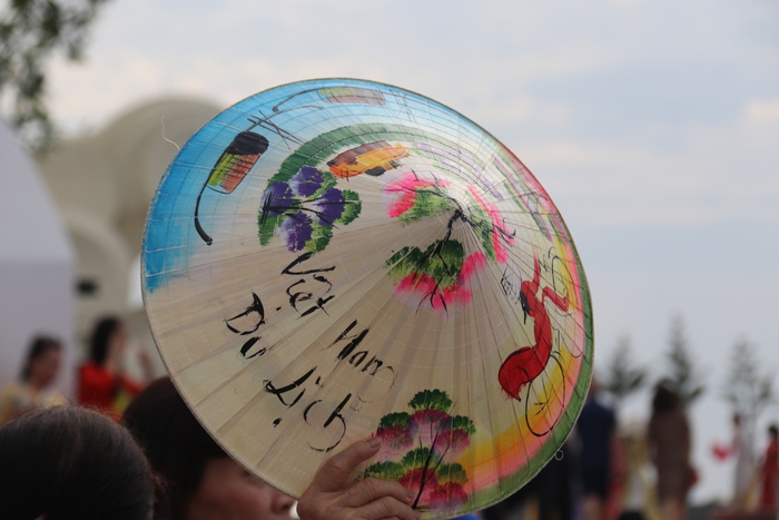 Khánh Hoà: Hơn 6.000 cán bộ, hội viên diễu hành áo dài nhân dịp Festival biển Nha Trang - Ảnh 5.
