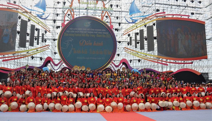 Khánh Hoà: Hơn 6.000 cán bộ, hội viên diễu hành áo dài nhân dịp Festival biển Nha Trang - Ảnh 8.