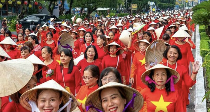 Khánh Hoà: Hơn 6.000 cán bộ, hội viên diễu hành áo dài nhân dịp Festival biển Nha Trang - Ảnh 6.