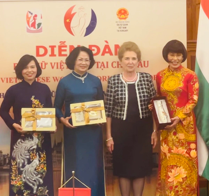 Diễn đàn Phụ nữ Việt Nam lần đầu tiên được tổ chức tại Nhà Quốc hội Hungary - Ảnh 4.