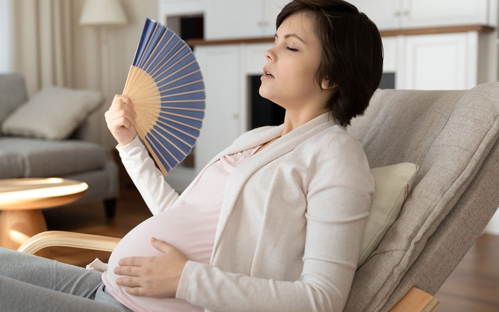 Cách đối phó với cơn bốc hỏa khi mang thai