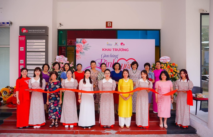 Gian hàng Bình yên kết nối, hỗ trợ và giới thiệu các sản phẩm do phụ nữ Việt sản xuất - Ảnh 3.