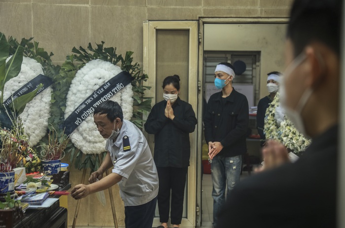 Xót xa đám tang 3 nạn nhân tử vong trong vụ cháy ở Thổ Quan - Ảnh 6.