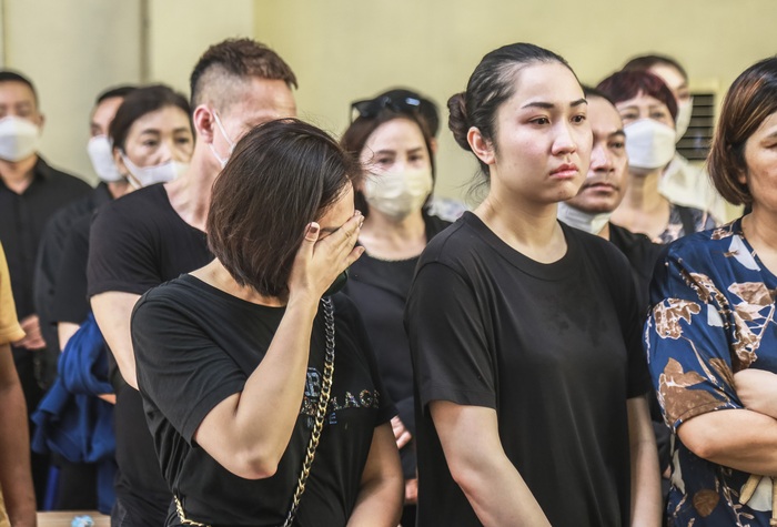 Xót xa đám tang 3 nạn nhân tử vong trong vụ cháy ở Thổ Quan - Ảnh 9.