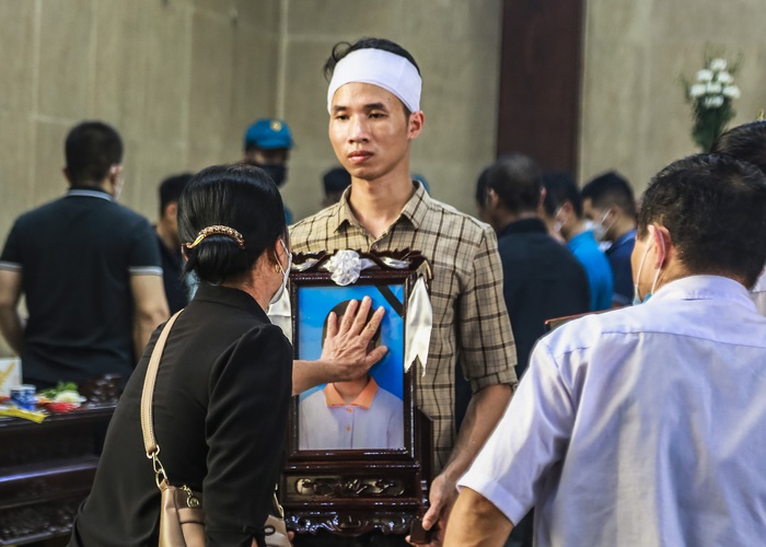 Xót xa đám tang 3 nạn nhân tử vong trong vụ cháy ở Thổ Quan - Ảnh 15.