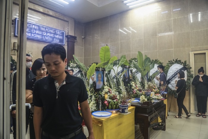 Xót xa đám tang 3 nạn nhân tử vong trong vụ cháy ở Thổ Quan - Ảnh 3.