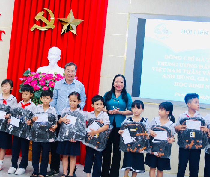 Chủ tịch Hội LHPN Việt Nam thăm, tặng quà Mẹ Việt Nam anh hùng, gia đình chính sách tại Bình Thuận - Ảnh 5.