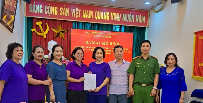 Hoàn Kiếm, Hà Nội: Hội LHPN phường Hàng Bông tích cực phòng cháy chữa cháy - Ảnh 2.