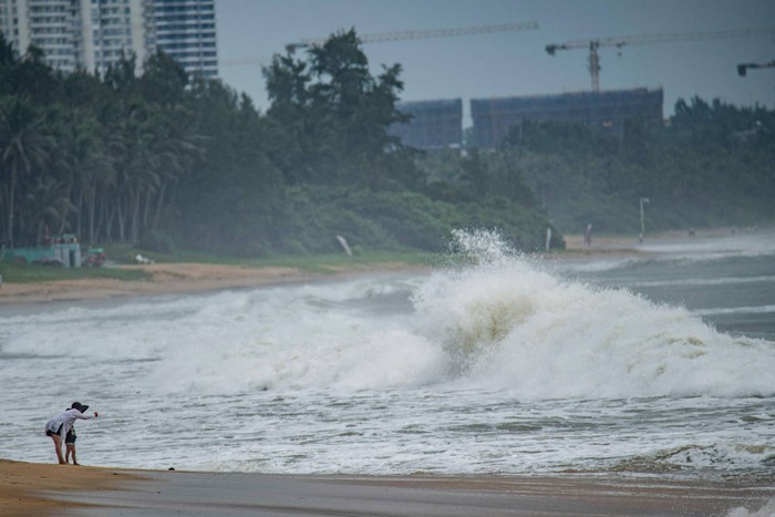 Một phần tư triệu người sơ tán khi bão số 1 áp sát Trung Quốc, Việt Nam: Khi nào bão vào nước ta? - Ảnh 2.
