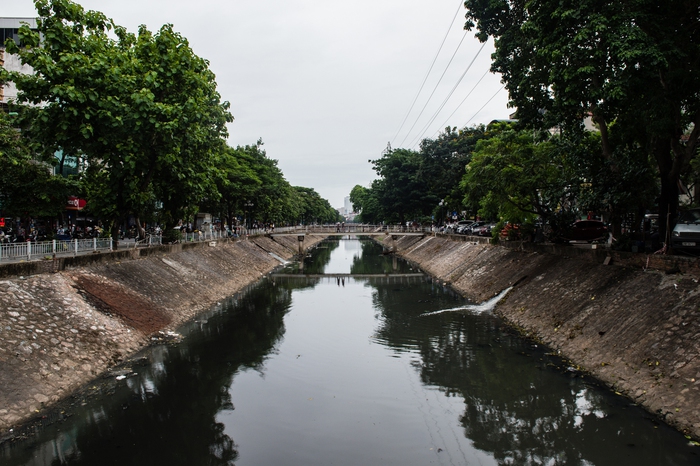 Cận cảnh những con sông &quot;chết&quot; chuẩn bị được phục hồi chất lượng nước ở Hà Nội - Ảnh 2.