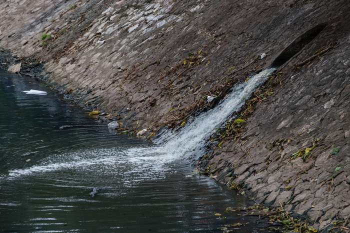 Cận cảnh những con sông &quot;chết&quot; chuẩn bị được phục hồi chất lượng nước ở Hà Nội - Ảnh 3.