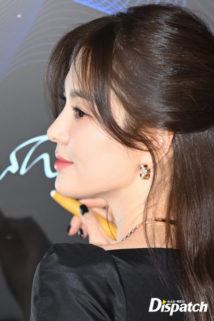 Song Hye Kyo trắng bật tông trên thảm đỏ Rồng Xanh, đến cam thường cũng không dìm nổi visual   - Ảnh 3.