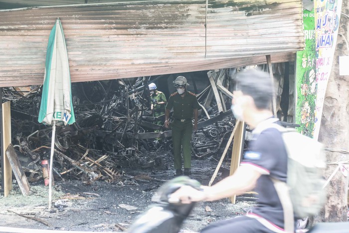 Nhân chứng kể lại giây phút kinh hoàng của vụ cháy khiến 3 người tử vong ở Hà Nội: “Đến giờ tôi vẫn nghĩ mình đang ngủ mơ” - Ảnh 2.