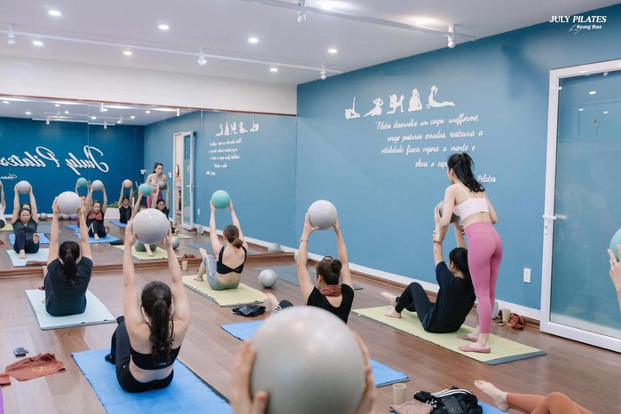 Cải thiện sức khỏe sau sinh với môn pilates - Ảnh 2.