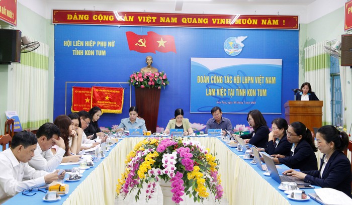 Phó Chủ tịch Hội LHPN Việt Nam Trần Lan Phương:  Kon Tum phải xây dựng chương trình hành động cụ thể phù hợp với địa phương  - Ảnh 1.