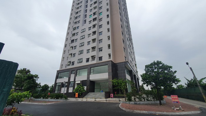 Vụ chung cư Osaka Complex ngập rác: Quận Hoàng Mai yêu cầu khôi phục hoạt động thang máy - Ảnh 1.