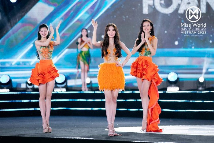 Mai Phương xúc động khi kết thúc nhiệm kỳ Miss World Vietnam: Luôn yêu Bảo Ngọc, Phương Nhi - Ảnh 2.
