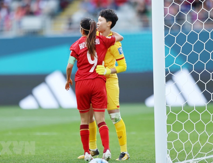 FIFA khen ngợi thủ môn Kim Thanh sau pha cản phá penalty thành công - Ảnh 3.