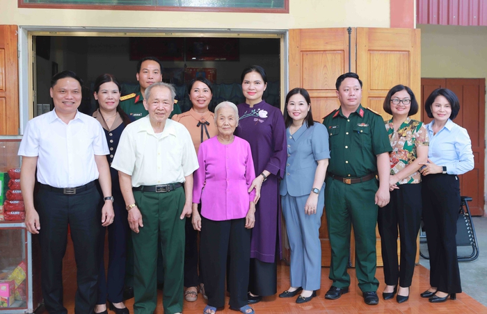 Chủ tịch Hội LHPN Việt Nam thăm tặng quà người có công với Cách mạng tại Yên Bái - Ảnh 3.