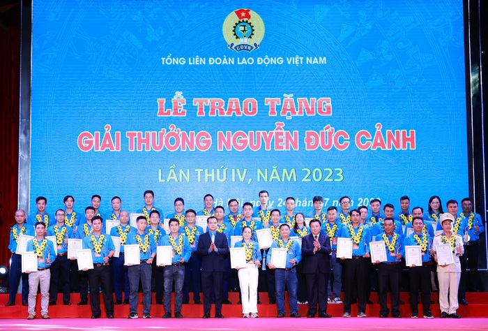 19 nữ công nhân lao động nhận Giải thưởng Nguyễn Đức Cảnh lần thứ IV năm 2023 - Ảnh 2.