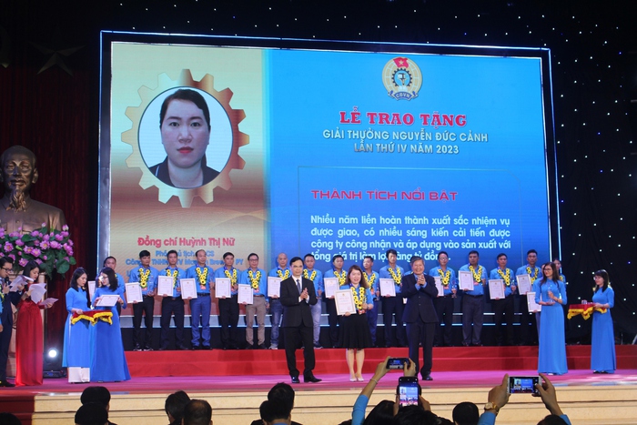 19 nữ công nhân lao động nhận Giải thưởng Nguyễn Đức Cảnh lần thứ IV năm 2023 - Ảnh 3.