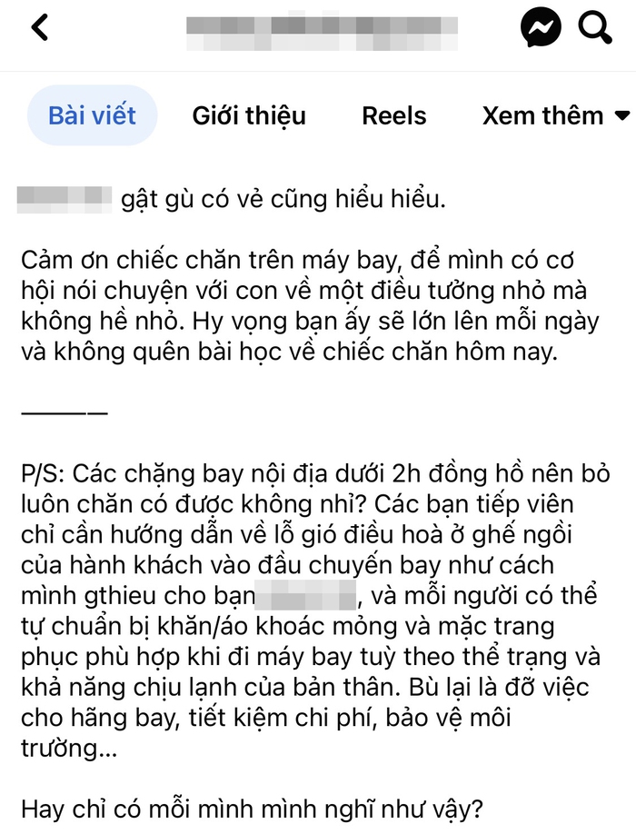 Người phụ nữ dạy con vì sao không nên dùng chăn trên máy bay nhận hàng loạt tranh luận, đến tiếp viên hàng không cũng phản ứng bất ngờ - Ảnh 2.