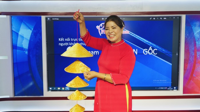 “Nữ đại sứ” đưa nón lụa Việt ra thế giới  - Ảnh 1.