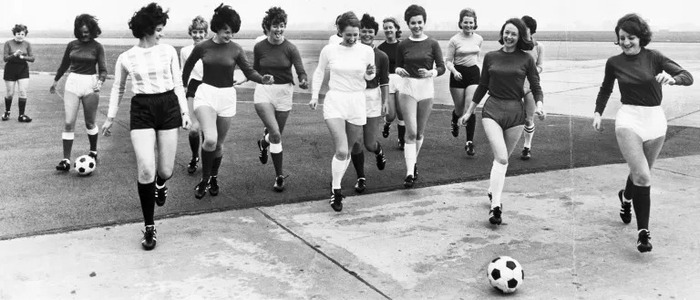 10 khoảnh khắc thay đổi diện mạo bóng đá nữ tại Anh - Ảnh 2.