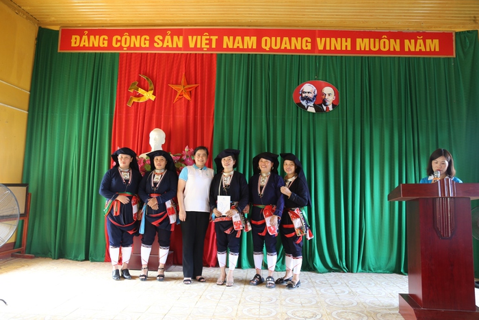 Hội LHPN Việt Nam dâng hương tưởng nhớ các anh hùng liệt sĩ tại Khu di tích lịch sử quốc gia 27/7 - Ảnh 4.