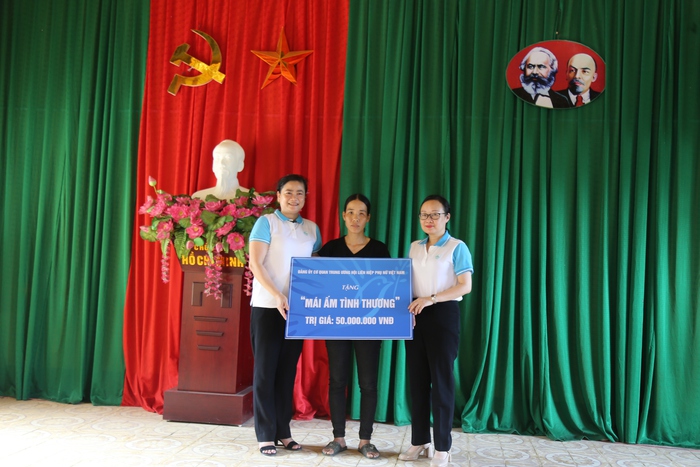 Hội LHPN Việt Nam dâng hương tưởng nhớ các anh hùng liệt sĩ tại Khu di tích lịch sử quốc gia 27/7 - Ảnh 5.