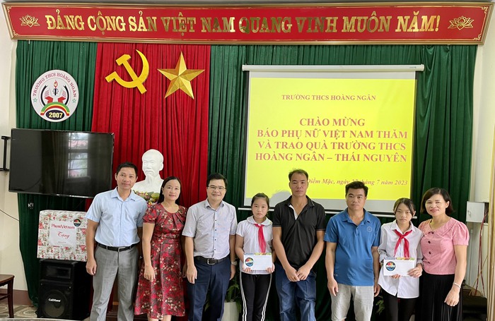 Báo Phụ nữ Việt Nam trao quà Mottainai cho trẻ em nghèo xã Điềm Mặc - Ảnh 1.