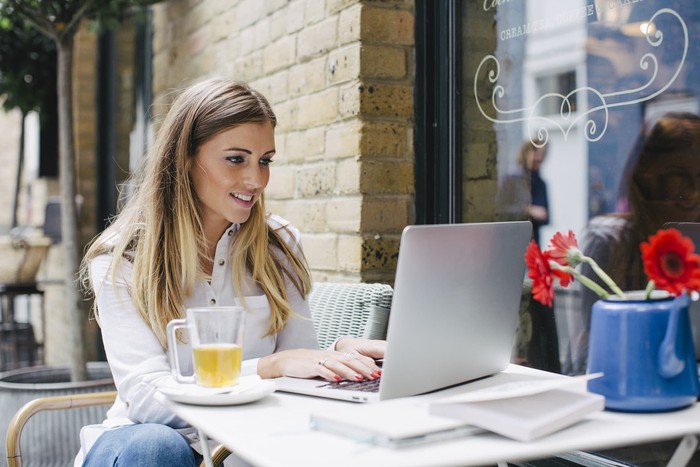 Quốc gia khuyến khích người dân nghỉ làm đi chơi: Hưởng nguyên lương, còn được tặng thêm tiền - Ảnh 2.