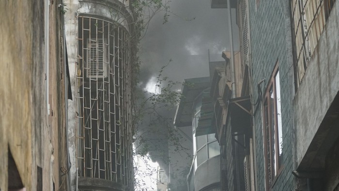 Hà Nội: Nhân chứng kể lại vụ cháy khiến 3 người tử vong tại ngõ Thổ Quan - Ảnh 1.