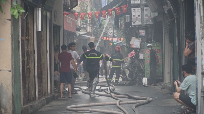 Hà Nội: Nhân chứng kể lại vụ cháy khiến 3 người tử vong tại ngõ Thổ Quan - Ảnh 6.