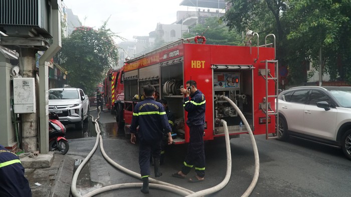 Hà Nội: Nhân chứng kể lại vụ cháy khiến 3 người tử vong tại ngõ Thổ Quan - Ảnh 5.