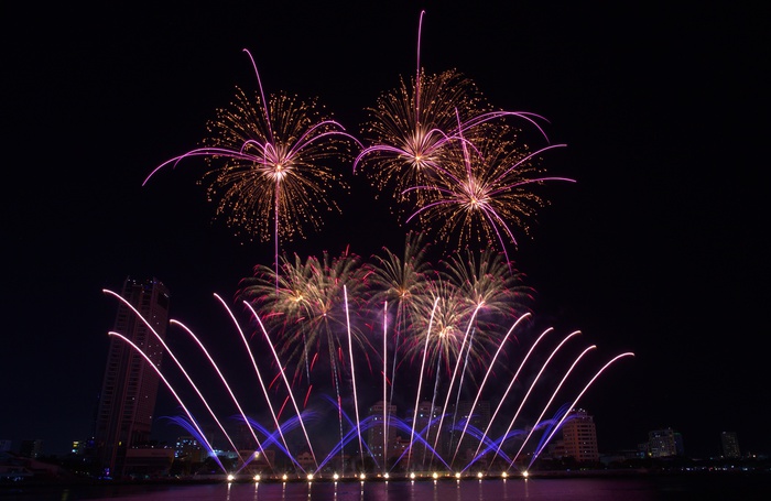 Mãn nhãn màn tranh tài đỉnh cao trong đêm chung kết Lễ hội pháo hoa quốc tế Đà Nẵng - Ảnh 18.