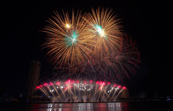 Mãn nhãn màn tranh tài đỉnh cao trong đêm chung kết Lễ hội pháo hoa quốc tế Đà Nẵng - Ảnh 9.