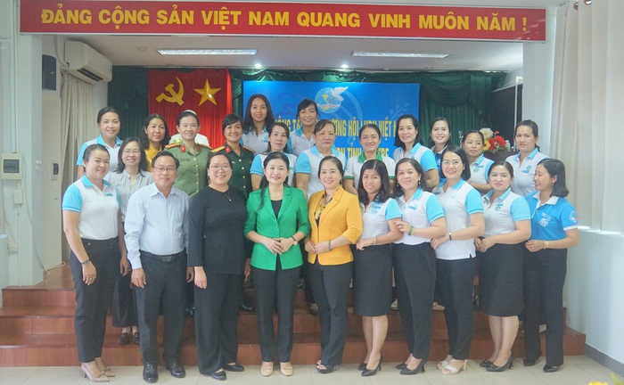 Đoàn Công tác TƯ Hội LHPN Việt Nam làm việc với Hội LHPN tỉnh Bến Tre - Ảnh 1.