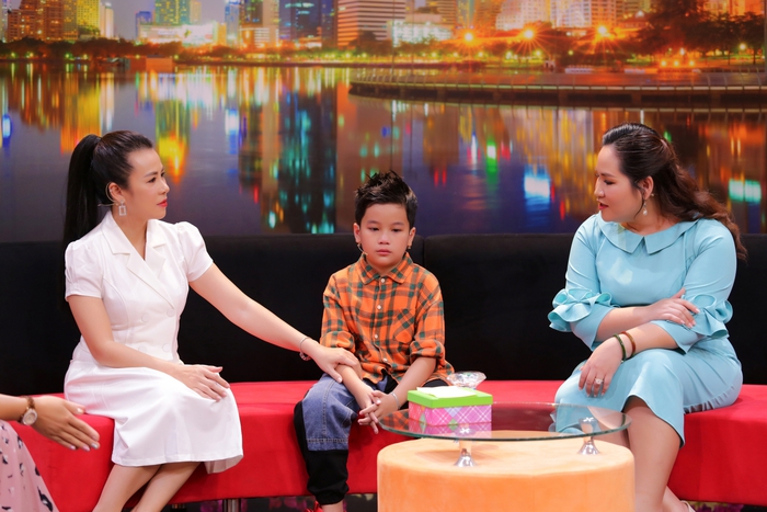 Con trai Hoàng Mèo bật khóc trên truyền hình, nói về điều ước sau khi ba mẹ ly hôn - Ảnh 1.