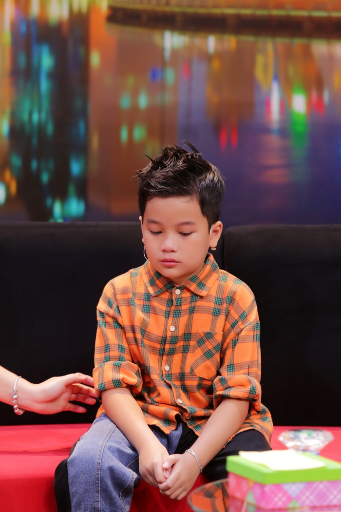Con trai Hoàng Mèo bật khóc trên truyền hình, nói về điều ước sau khi ba mẹ ly hôn - Ảnh 2.