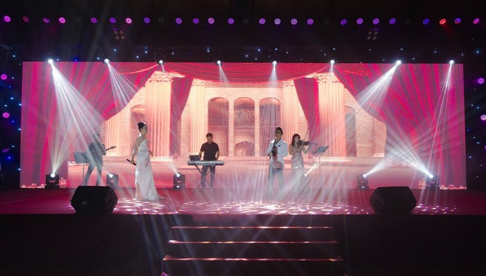 Ca sĩ Bằng Kiều và các nghệ sĩ đã có một đêm diễn ấn tượng tại sự kiện Dấu ấn 30