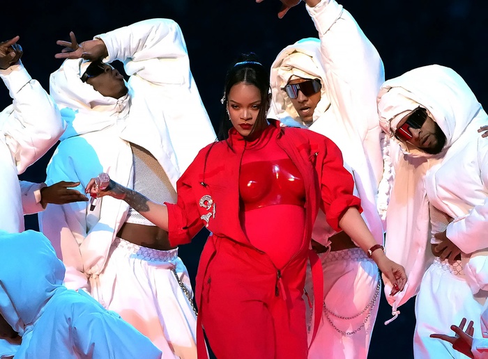 Tỷ phú Rihanna chính thức hạ sinh con sau màn thông báo rung chuyển Super Bowl - Ảnh 3.