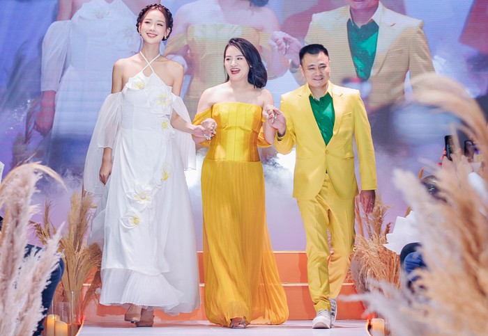 Hoa hậu Liên lục địa Bảo Ngọc, NTK Lan Anh và NSND Quang Tèo trong buổi ra mắt BST mới (từ trái qua)